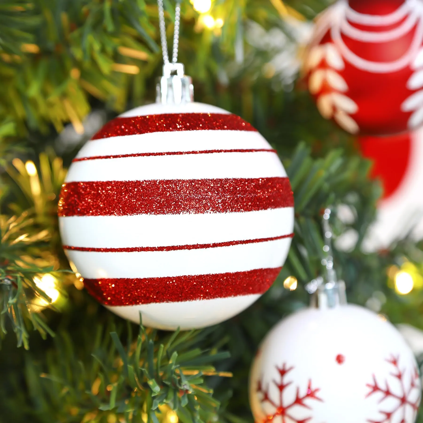 Red & White Christmas Tree Ornaments Set of 12 - 3.15 Inch Balls