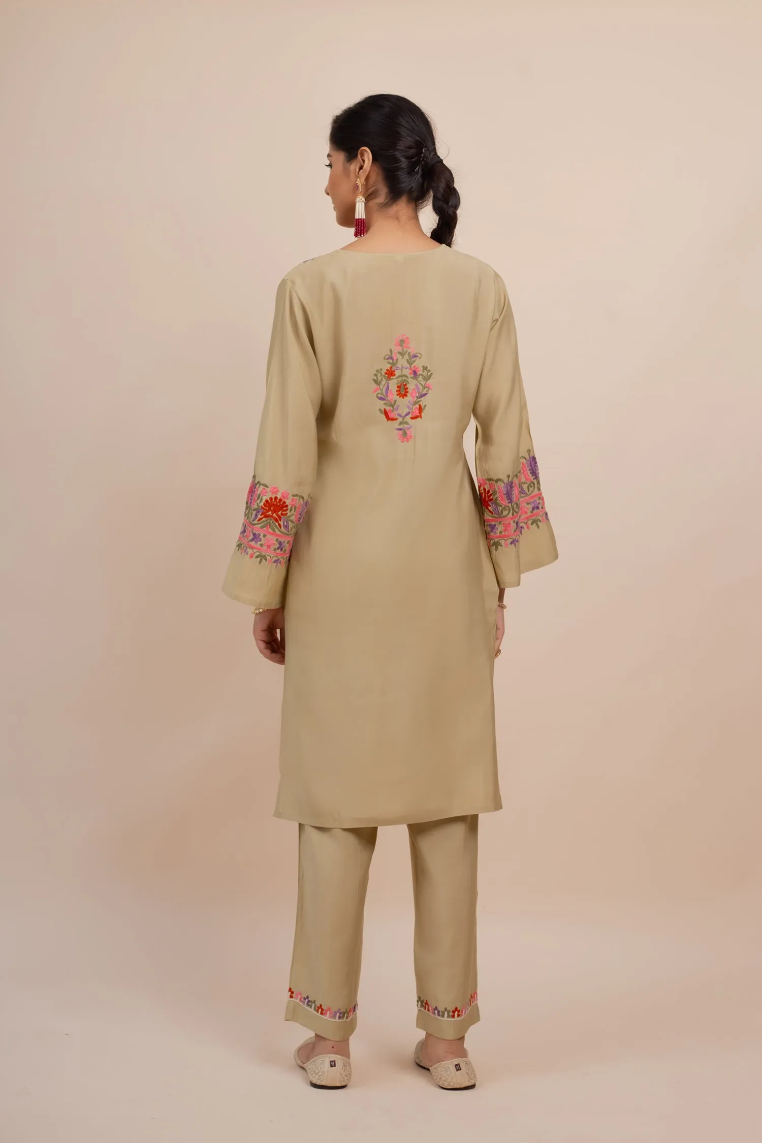 Falak Kashmiri Kurta Set In Muslin Beige