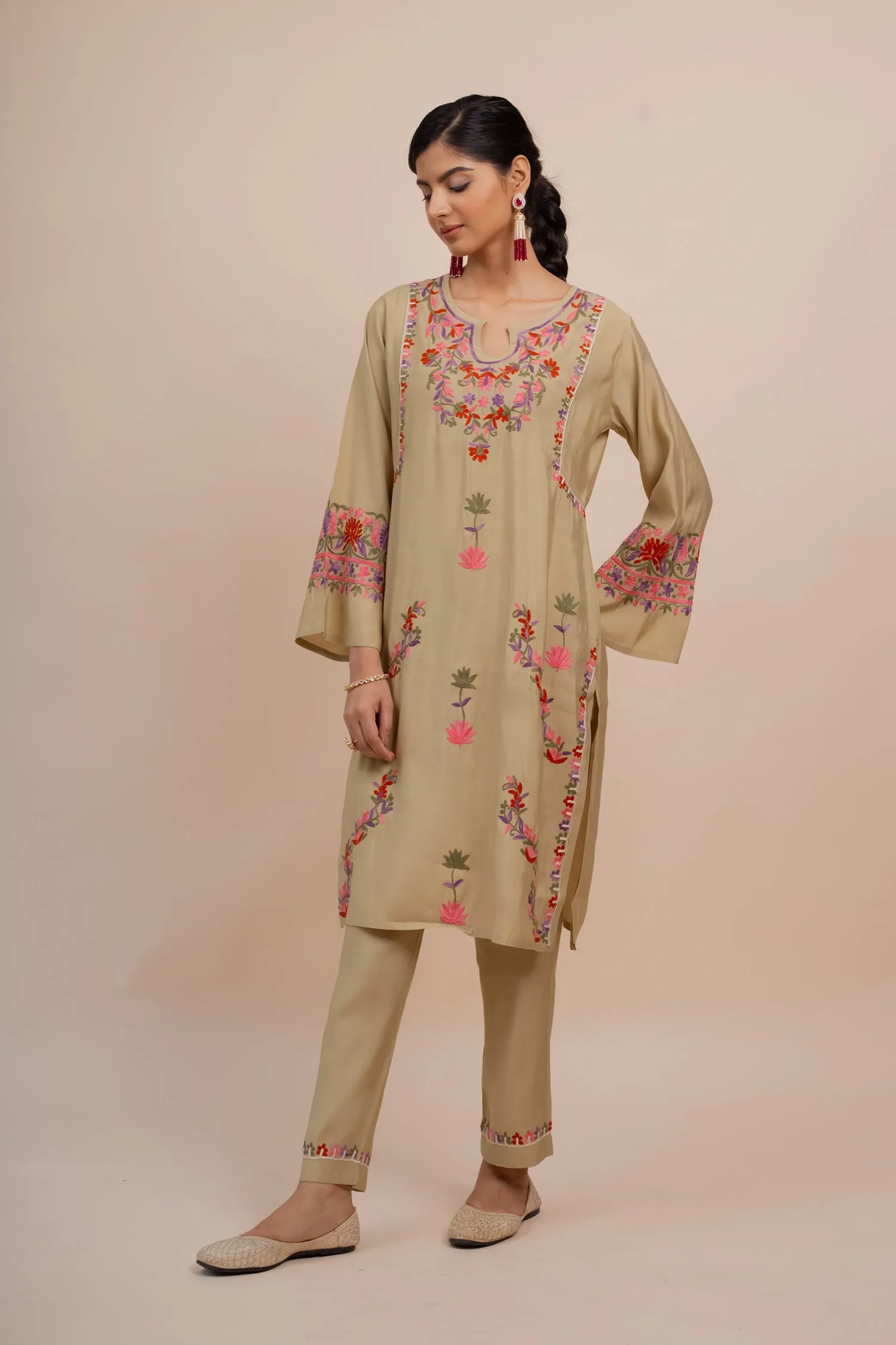 Falak Kashmiri Kurta Set In Muslin Beige