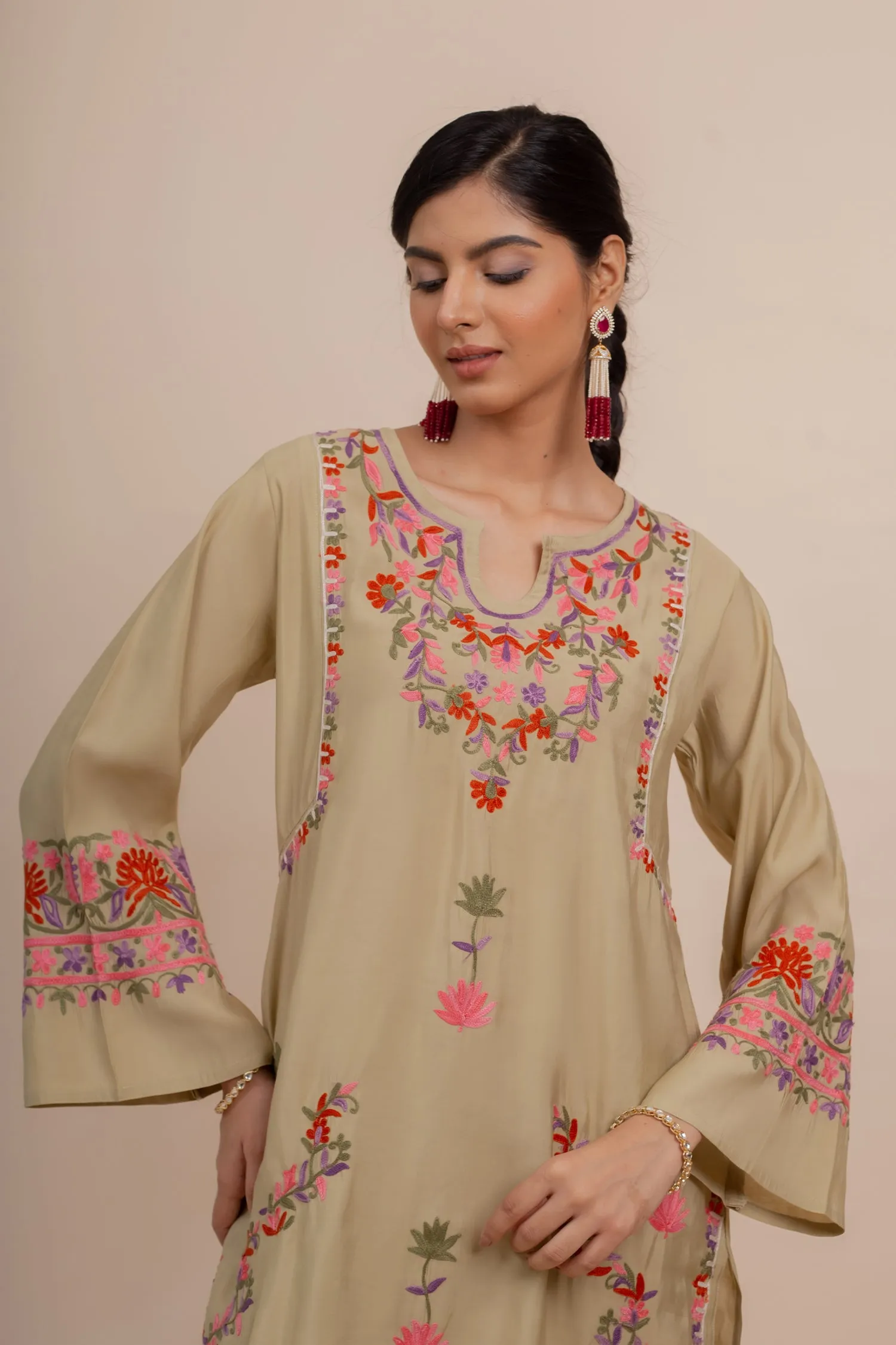 Falak Kashmiri Kurta Set In Muslin Beige