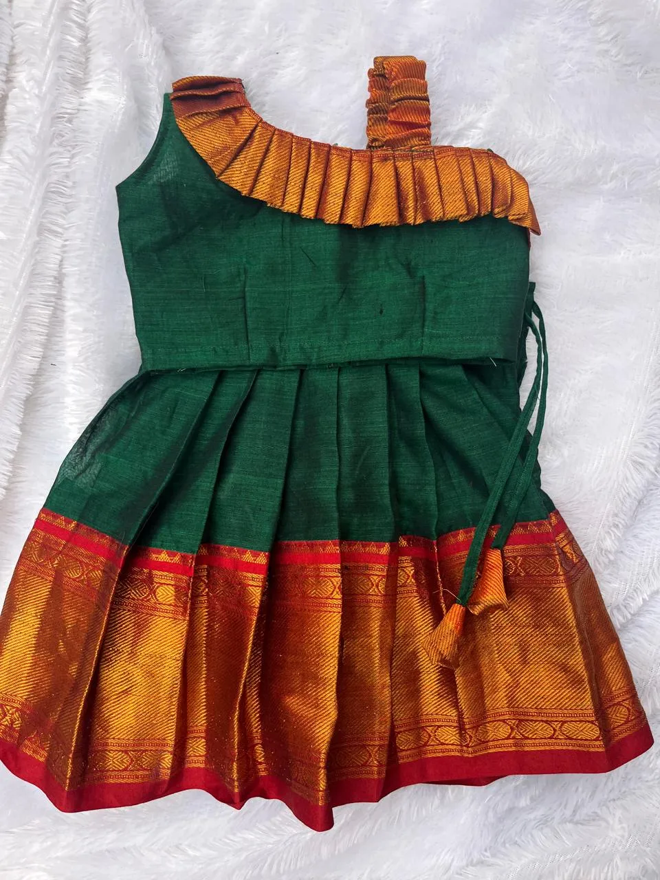 Pre-order Elegant Narayanpet Crop Top With Big Border Skirt