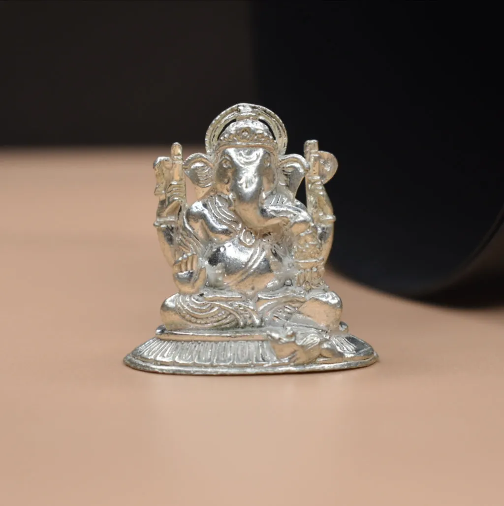 "Shining Blessings: The Elegance of a Pure Silver Ganpati Idol"