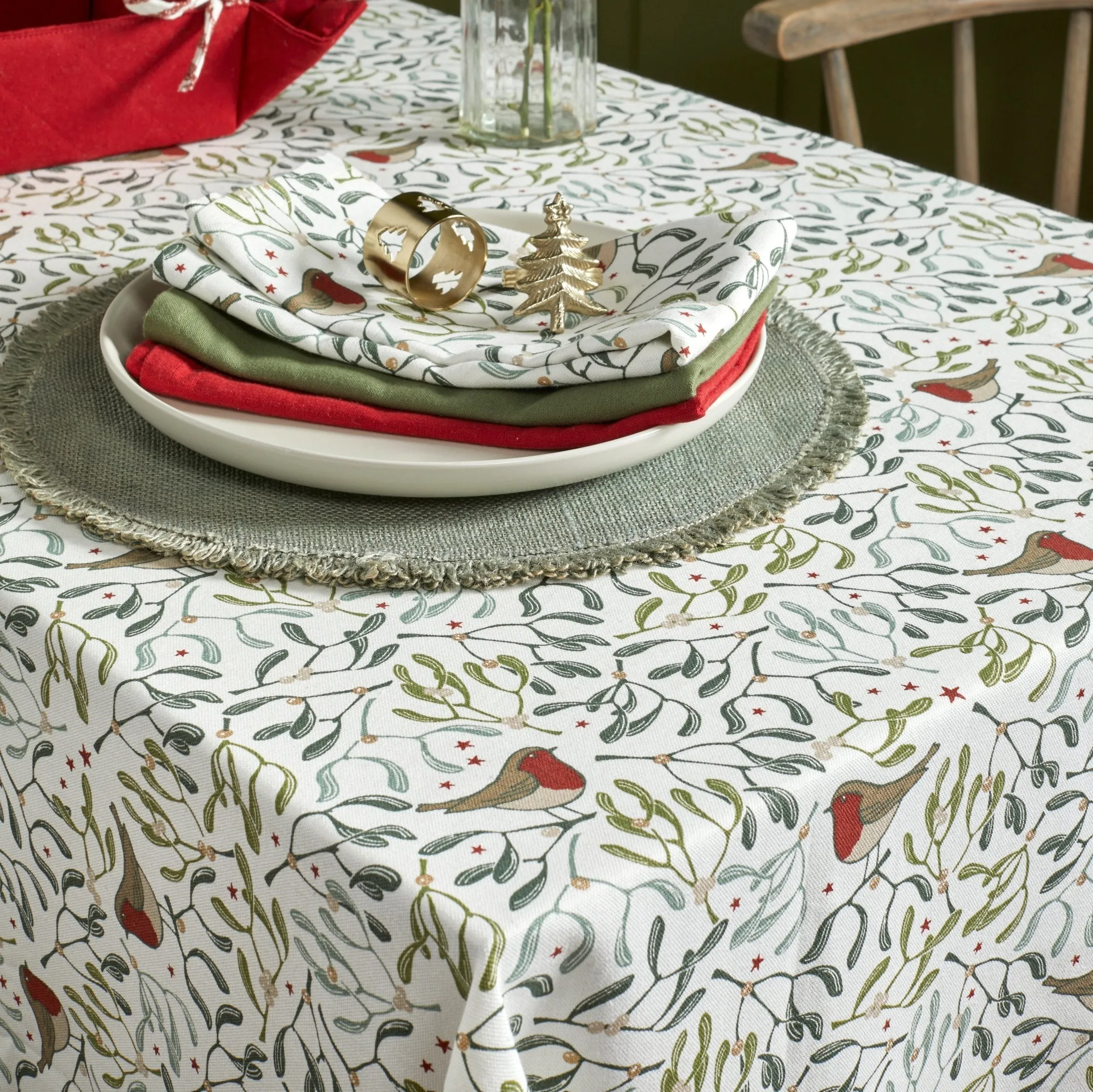 Robin and mistletoe tablecloth