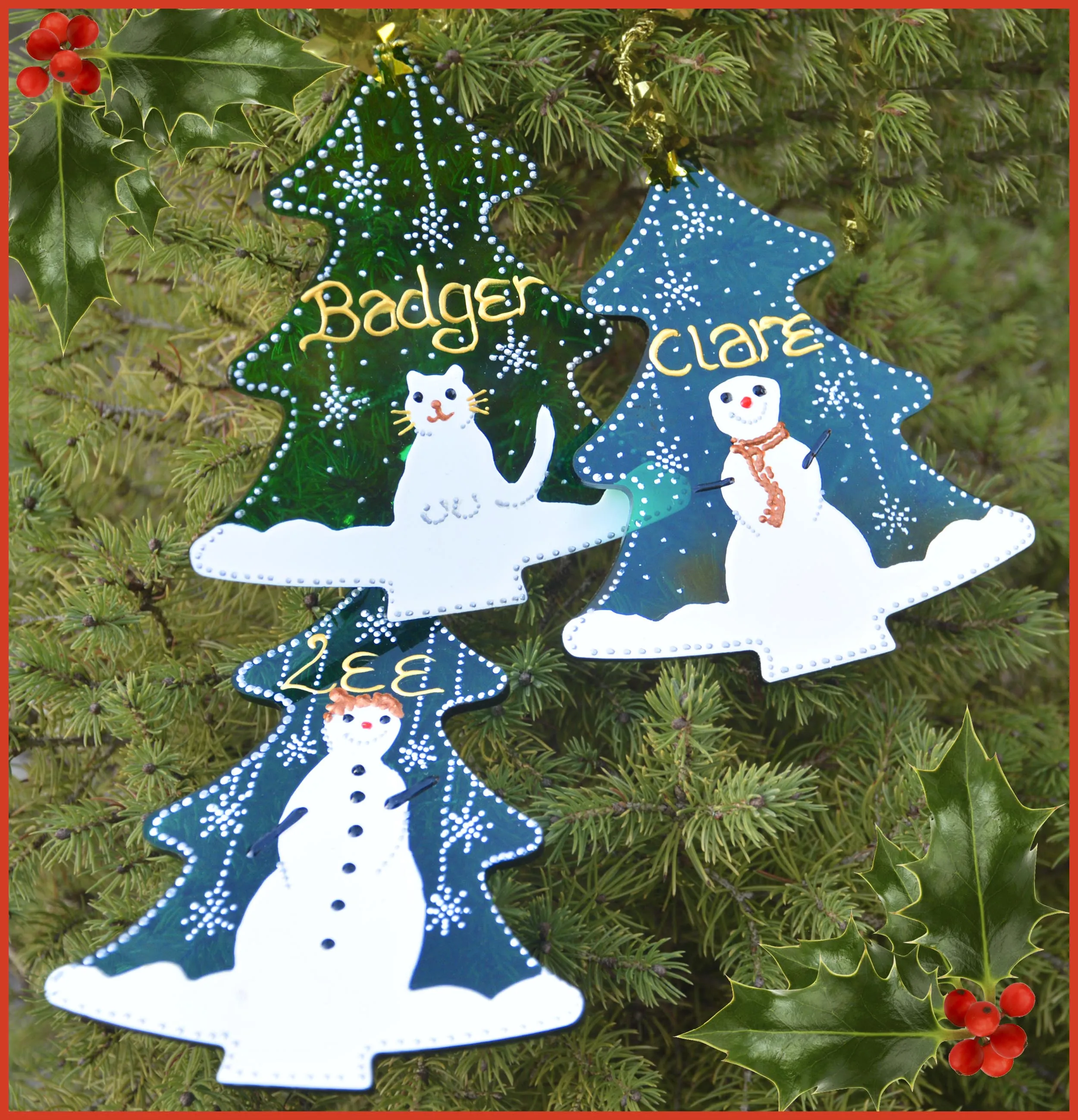 Snowman Family Gift Tags in TRADITIONAL GREEN